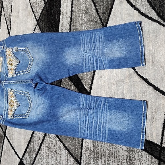 MISS ME EMBROIDERED GOLD SEQUINS FAUX-FLAP POCKETS RHINESTONES CUFFED CAPRI JEAN - Picture 13 of 16